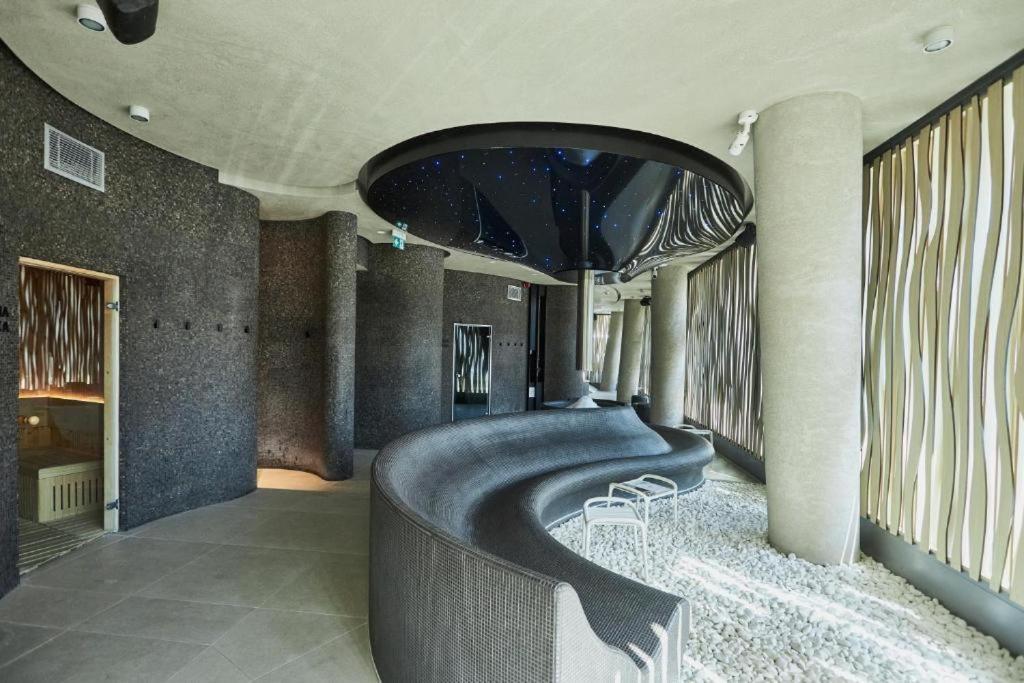 Wave Beachfront Family Apartment 米兹多洛杰 外观 照片